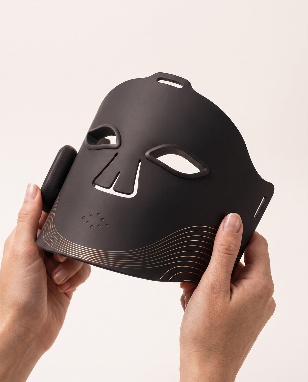 LUMÈRE Face in black, held in hands, unlit