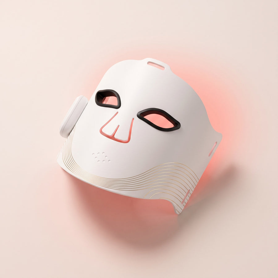 LUMÈRE Face in white, lit