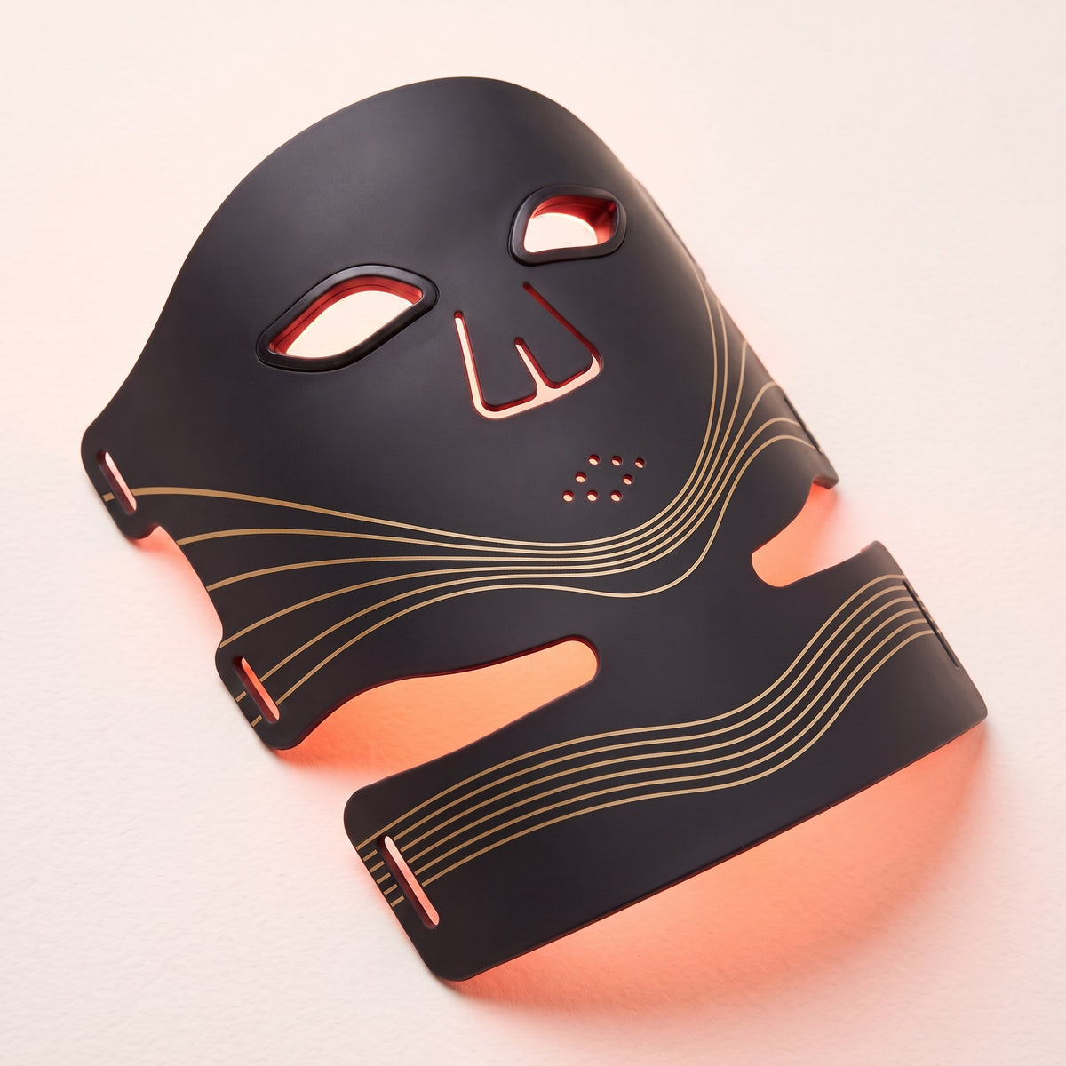 LUMÈRE Face + Neck in black, lit